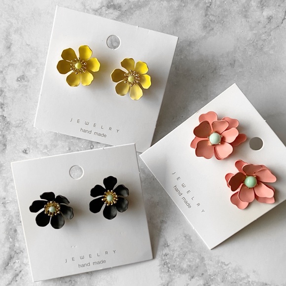 Megan Flower Stud Earrings in Black and Mint - Picture 3 of 6